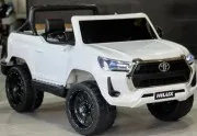 M 4919EBLR-1 Toyota Hilux 4WD на EVA колесах / кожаное сидение / белый